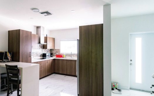ROYAL PINES MODERN 3BEDS/3BATHS – UPGRADED