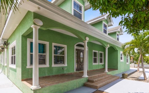 5BR SINGLE FAMILY HOME WITH DUPLEX
