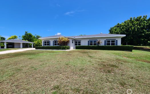 SAVANNAH FAMILY HOME ON 1.8 ACRES