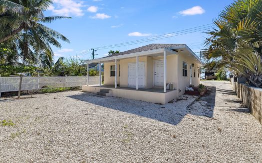 BODDEN TOWN BEACH VIEW HOME
