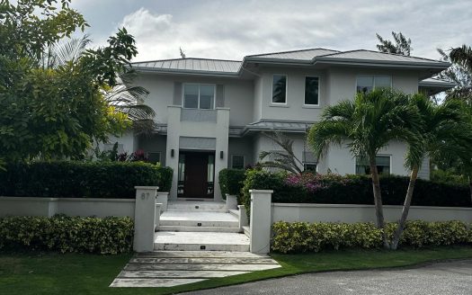 EXECUTIVE CUSTOM BUILT FAMILY HOME – THE AVENUE