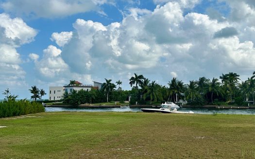HARBOUR REACH CANAL FRONT