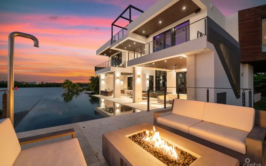 72 LALIQUE PENINSULA QUAY – SERENITY HOUSE IN CRYSTAL HARBOUR