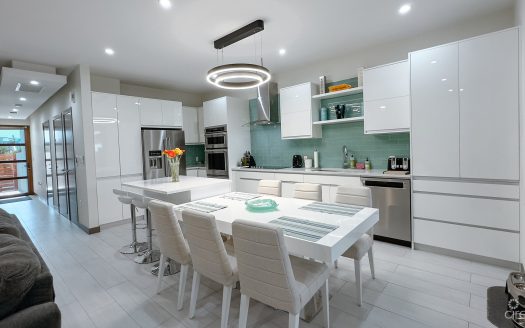 ARVIA WATERFRONT CONDO 2 BED PLUS DEN