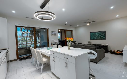 ARVIA WATERFRONT CONDO 2 BED PLUS DEN
