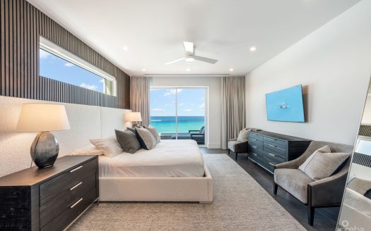AQUA – BEACHFRONT RESIDENCE #8, SEVEN MILE BEACH