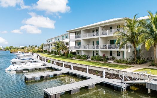 PERIWINKLE CANAL-FRONT 4 BED WITH DOCK