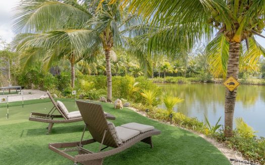COCONUT VILLAGE STAND ALONE LAKEFRONT HOME