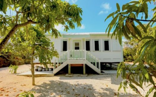 LITTLE CAYMAN COTTAGE HOME ON GAZEBO LANE