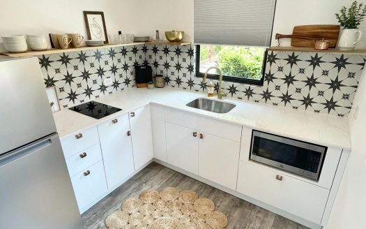 BOHO BEACH STUDIO 20 STEPS TO THE BEACH!