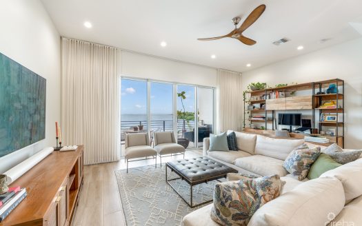 OCEAN CREST 19, WATERFRONT TOWNHOME W/ APARTMENT