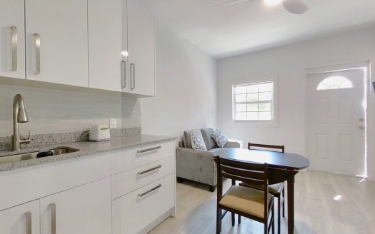 RUM POINT – RENOVATED 1-BEDROOM APARTMENT FOR RENT