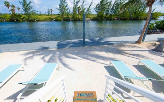 CARIB SUN – EXQUISITE WATERFRONT ESTATE W /GUESTHOUSE IN CAYMAN KAI
