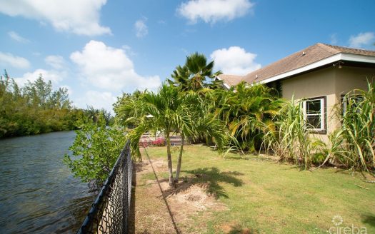 CANAL FRONT – FAMILY HOME SAVANNAH