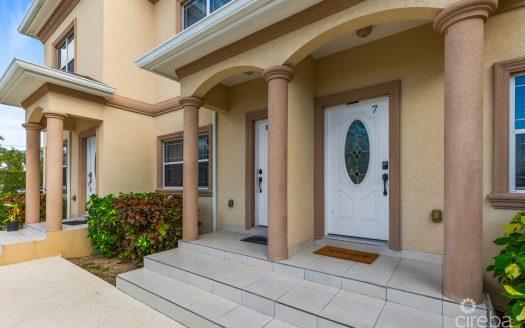BEAUTIFULLY POLISHED 2BR CONDO – COLONIAL GRAND