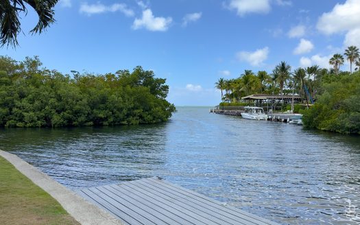 COASTAL ESCAPE WATERFRONT TOWNHOUSE