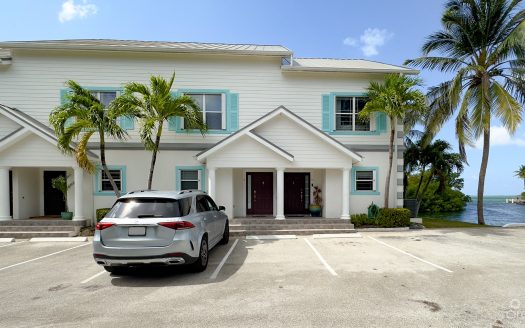 COASTAL ESCAPE WATERFRONT TOWNHOUSE