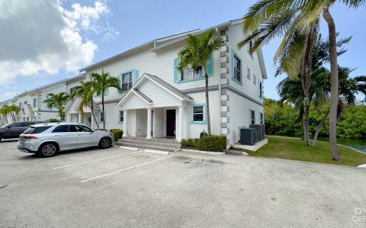 COASTAL ESCAPE WATERFRONT TOWNHOUSE