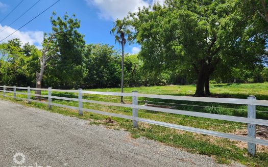 SUNNYFIELD DRIVE – 3 AWESOME ACRES!