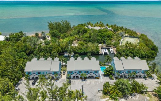 COASTAL ESCAPE – EXECUTIVE WATERFRONT LIVING