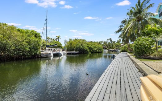 COASTAL ESCAPE – EXECUTIVE WATERFRONT LIVING