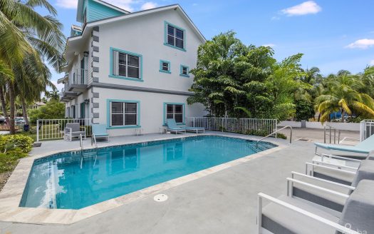 COASTAL ESCAPE – EXECUTIVE WATERFRONT LIVING