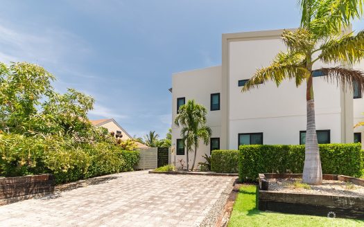 NUSA VILLAS BEAUTIFUL HOME WITH POOL