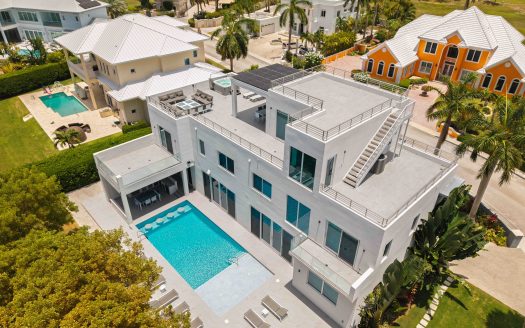 BRITANNIA ESTATES FAMILY HOME SEVEN MILE BEACH CORRIDOR
