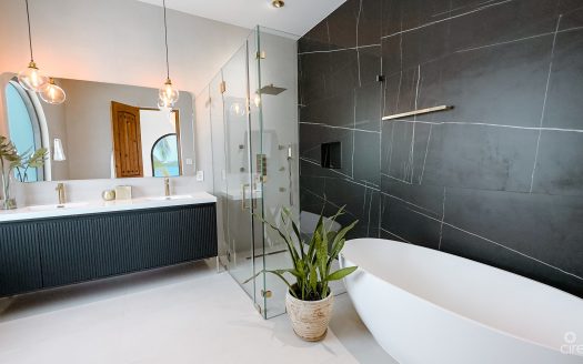 CRYSTAL HARBOUR – OCEAN FRONT HOME