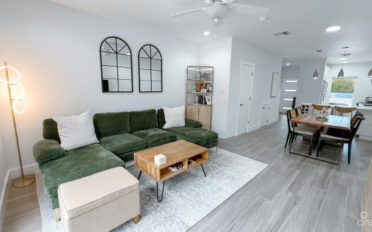 MANGO VILLAS TOWNHOME – WEST BAY