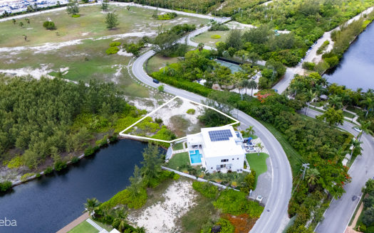 YACHT CLUB CANAL FRONT PARCEL