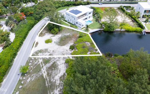YACHT CLUB CANAL FRONT PARCEL