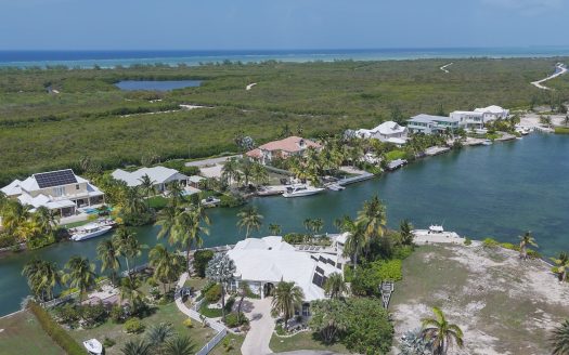 THE SHORES FAMILY HOME