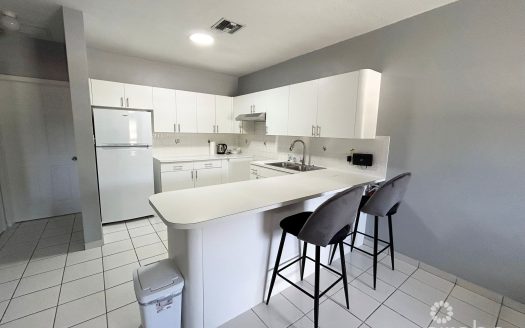 INVESTOR’S DREAM TRIPLEX IN PRIME PROSPECT LOCATION!