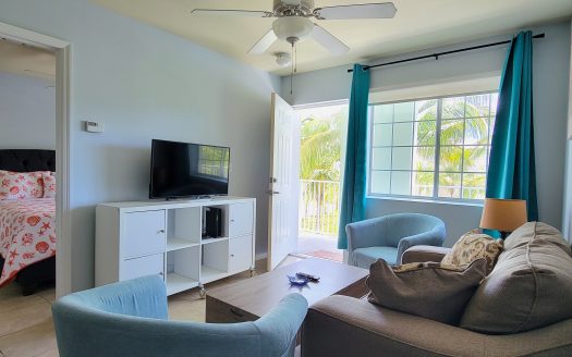 LAKESIDE–1BED/1BATH–MINUTES TO CAMANA BAY/SEVEN MILE BEACH