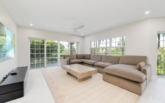 BRITANNIA LIONS COURT #324 – BRIGHT & RENOVATED 3 BED