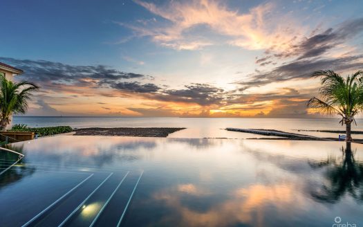 AQUA – BEACHFRONT RESIDENCE #5, SEVEN MILE BEACH