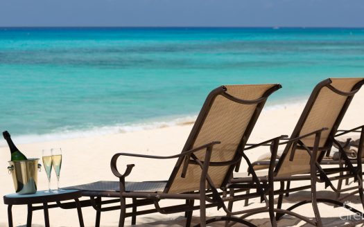 THE PALMS 14, SEVEN MILE BEACH PENTHOUSE