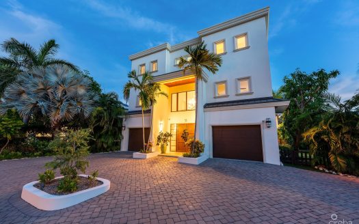 HOYA QUAY 35, CRYSTAL HARBOUR