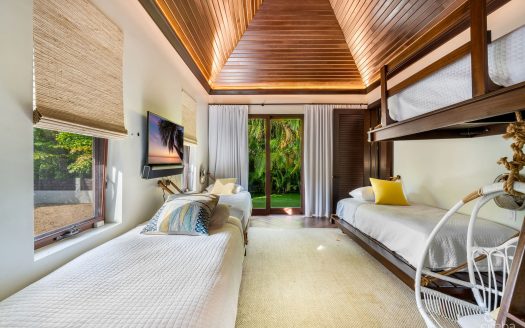 KEMPA KAI, BEACHFRONT HOME