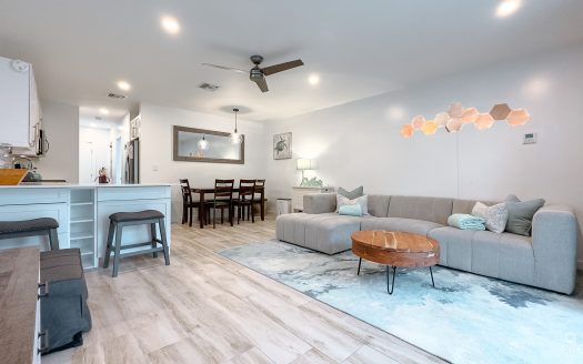 1 BED CONDO DOWNTOWN REACH