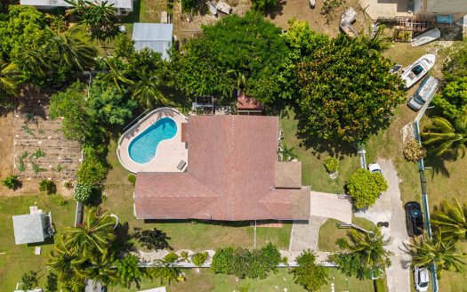 3-BEDROOM FAMILY HOME ON AN EXPANSIVE 0.3411 ACRE LOT IN WEST BAY
