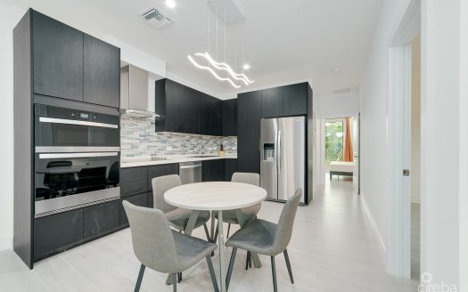 2 BEDROOM CONDO IN YARL