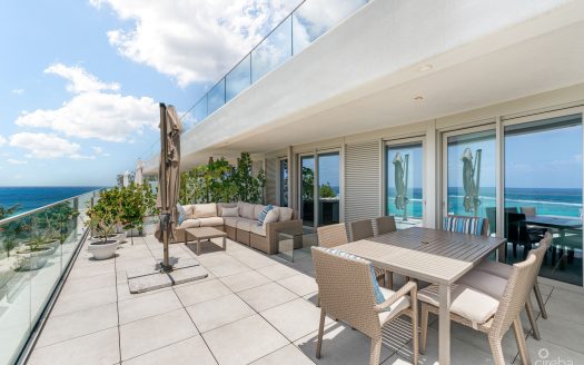 LUXURY BEACHFRONT PENTHOUSE 2 BED/2.5 BATH SOUTH SOUND