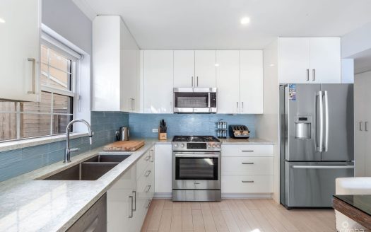 MAHOGANY POINT VILLAS 3, BEACH FRONT TOWNHOME