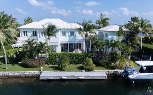 CASA BELLA – WATERFRONT RESIDENCE IN CRYSTAL HARBOUR