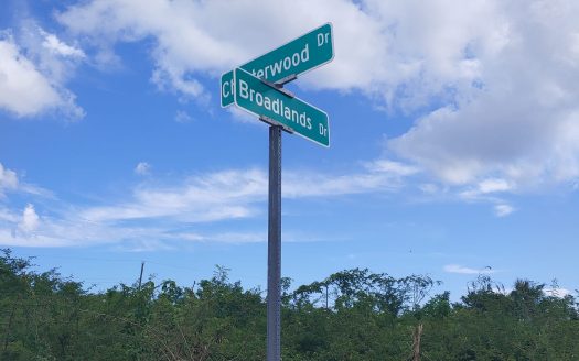 LARGE CORNER LOT .366 ACRE IN LOOKOUT GARDENS