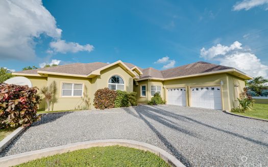 4-BEDROOM FAMILY GEM IN SAVANNAH MEADOWS W/RENTAL UNIT 4-BEDROOM FAMILY GEM IN SAVANNAH MEADOWS W/RENTAL UNIT