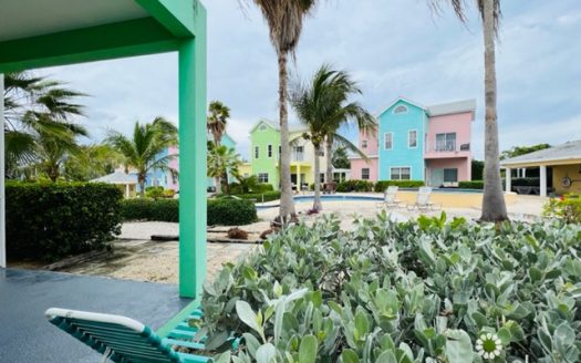 EAST END PARADISE VILLAS. 3 BED, 3 BATH + DEN WITH PRIVATE BEACH