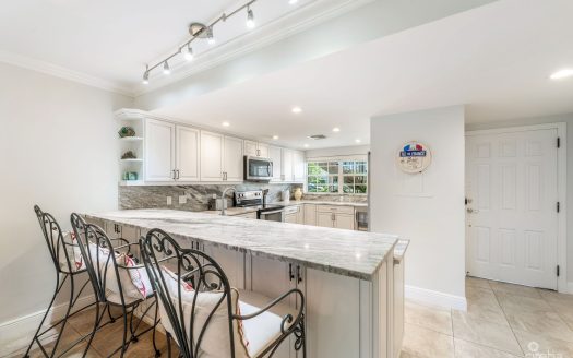 BRITANNIA LIONS COURT UNIT #213 – RENOVATED 1-BEDROOM GARDEN VIEW CONDO